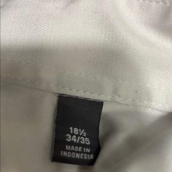 Van Heusen Men's Classic White Button Down Shirt - Picture 4 of 4